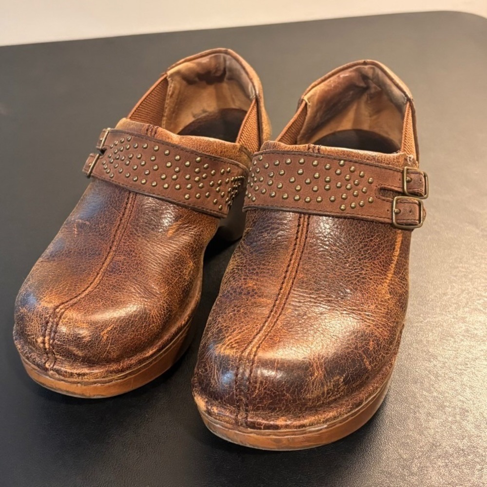 ARIAT Sheila Distressed Brown Leather Clogs Mule Studded Band Slip On Sz US 7.5B